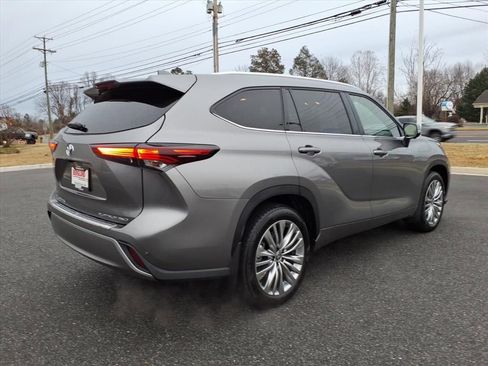 Used 2026 Toyota Highlander Platinum image 4