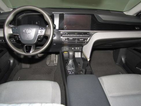 Used 2025 Toyota Camry LE w/ Convenience Package FWD image 15