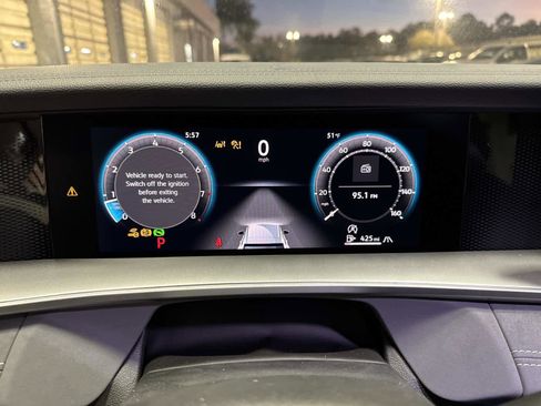 Certified 2025 Volkswagen Tiguan SE R-Line image 31