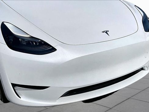 Used 2023 Tesla Model Y AWD image 29