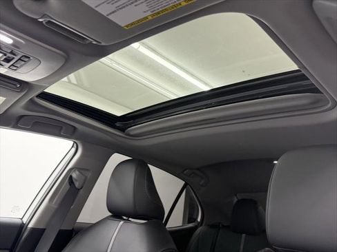 Used 2024 Toyota Camry SE image 19