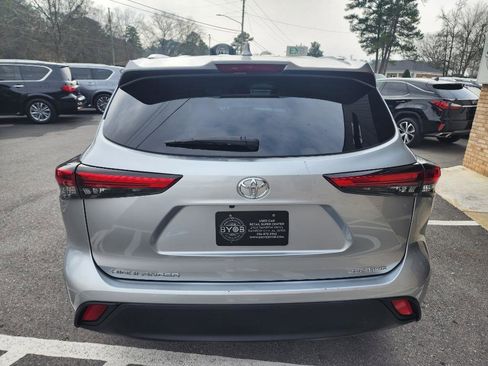 Used 2021 Toyota Highlander XLE image 4