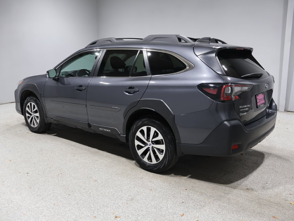 Used 2025 Subaru Outback Premium AWD/4WD image 4