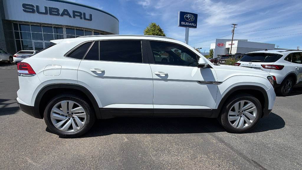 Used 2020 Volkswagen Atlas Cross Sport SE w/ Panoramic Sunroof Package FWD image 3