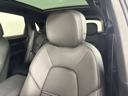 Certified 2023 Porsche Cayenne AWD/4WD image 41