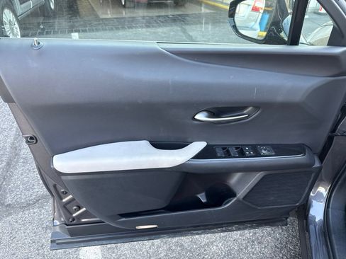 Used 2024 Lexus UX 250h FWD image 11