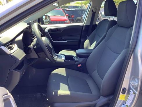 Used 2022 Toyota RAV4 LE AWD/4WD image 8