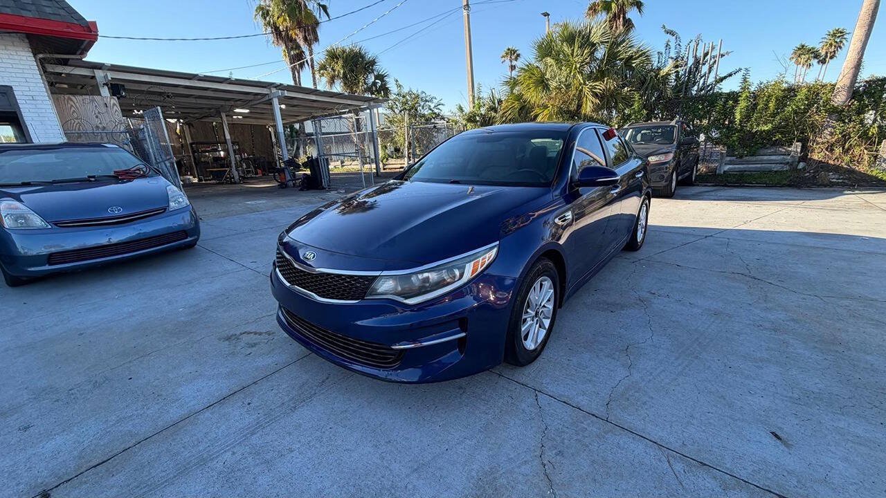 Used 2017 Kia Optima LX FWD image 2