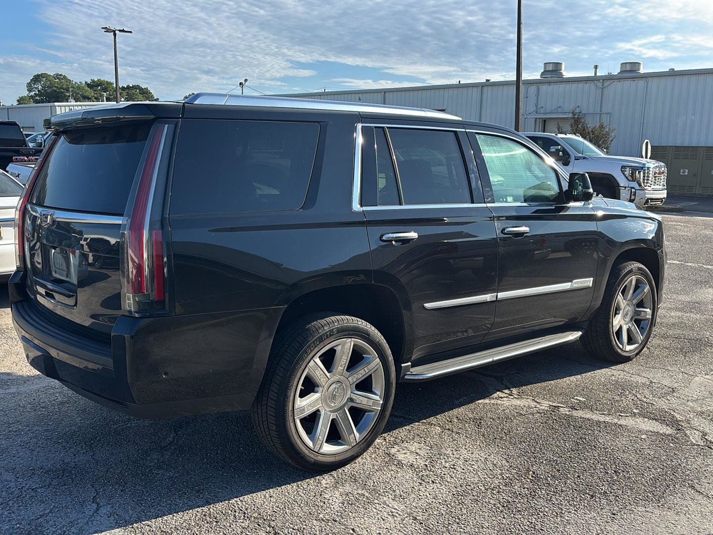 Used 2020 Cadillac Escalade Luxury RWD image 7