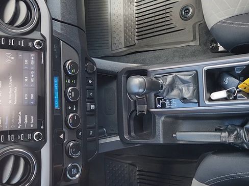 Used 2021 Toyota Tacoma TRD Off-Road AWD/4WD image 15