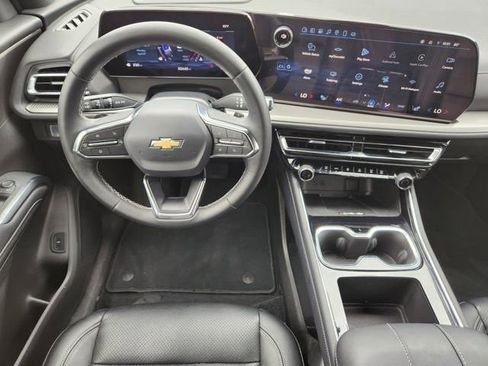 Used 2025 Chevrolet Traverse LT FWD image 27