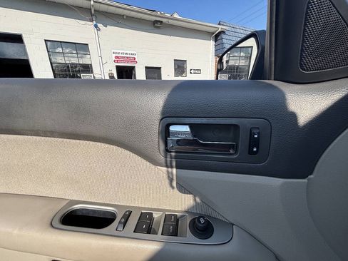 Used 2011 Ford Fusion Hybrid FWD image 42