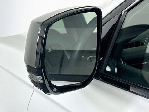Used 2023 Jeep Grand Cherokee Altitude RWD image 16