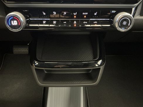 New 2027 Chevrolet Bolt LT w/ Comfort Package FWD image 18