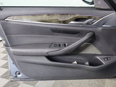 Used 2021 BMW 530i w/ Premium Package image 11