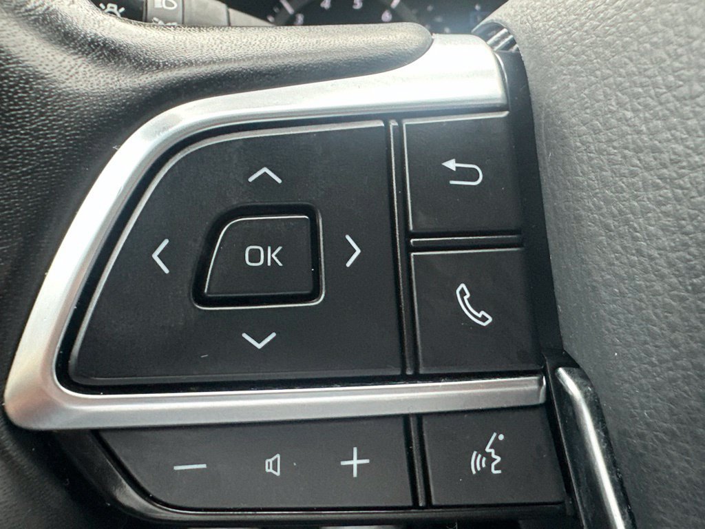Used 2021 Toyota Highlander XLE AWD/4WD image 14