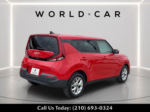 Used 2022 Kia Soul LX w/ Technology Package FWD image 7
