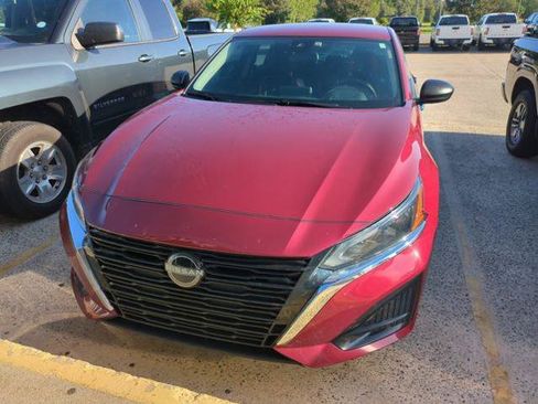 Certified 2024 Nissan Altima 2.5 SV FWD image 1
