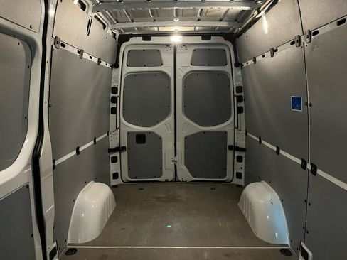 Used 2025 Mercedes-Benz Sprinter 2500 image 30