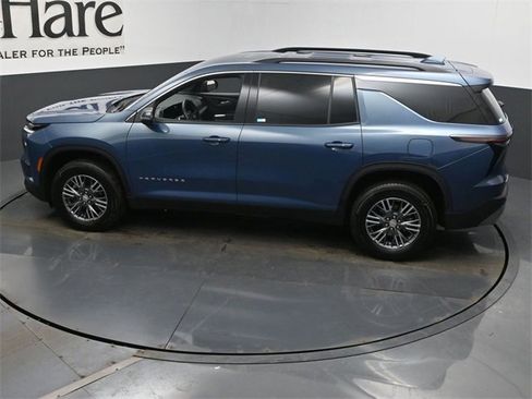 Used 2025 Chevrolet Traverse LT image 44