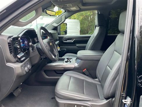 Used 2024 Chevrolet Silverado 2500 LTZ w/ LTZ Convenience Package image 11