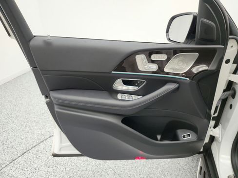 Used 2023 Mercedes-Benz GLS 450 4MATIC image 15