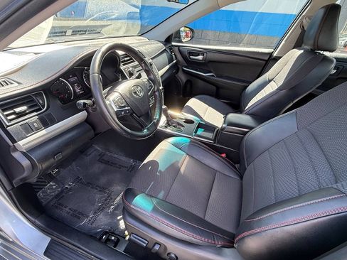 Used 2016 Toyota Camry SE FWD image 11