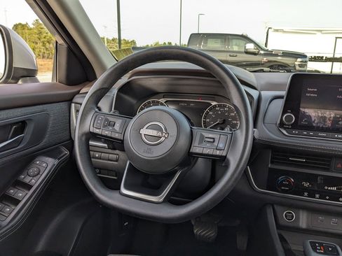 Used 2023 Nissan Rogue SV image 23