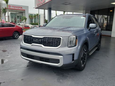 Used 2023 Kia Telluride EX w/ EX Captain's Chair Package image 6