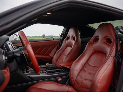 Used 2017 Nissan GT-R Premium w/ Premium Interior Package AWD/4WD image 14
