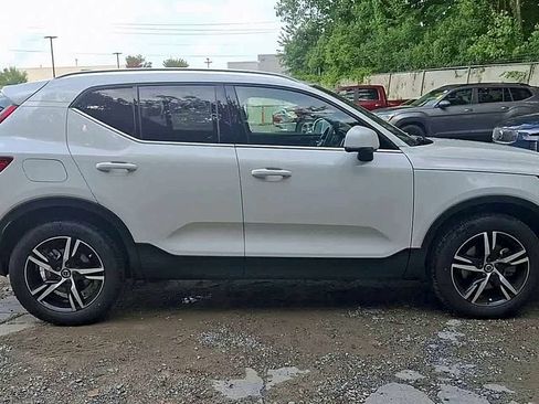 Used 2025 Volvo XC40 B5 Core AWD/4WD image 5