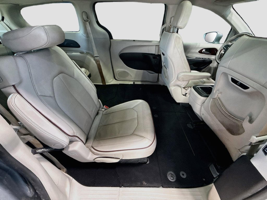 Used 2020 Chrysler Pacifica Limited FWD image 29