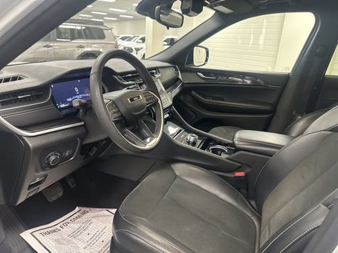 Used 2023 Jeep Grand Cherokee L Laredo AWD/4WD image 9