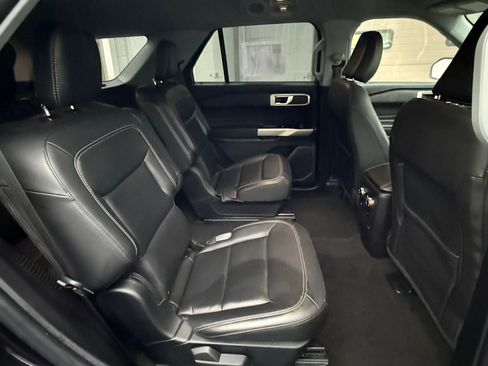 Used 2022 Ford Explorer XLT w/ Equipment Group 202A image 15