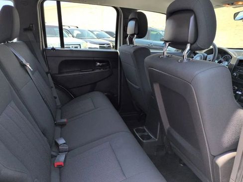 Used 2011 Jeep Liberty Sport image 25
