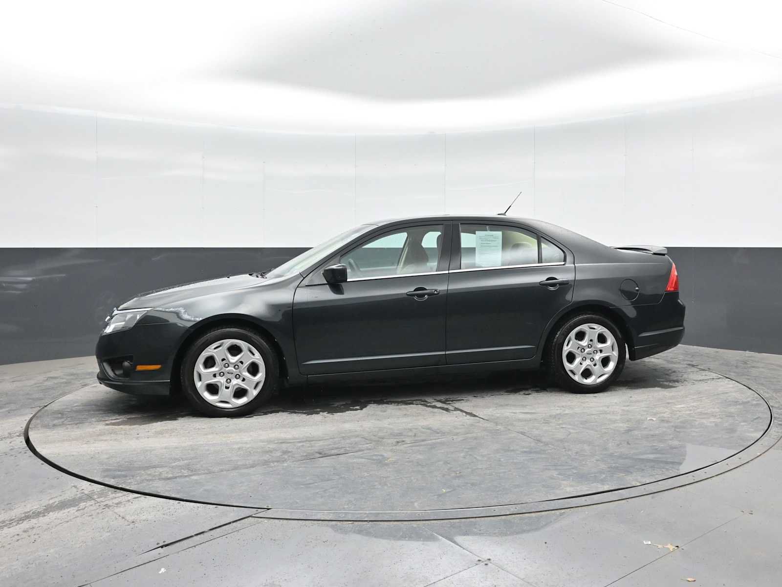 Used 2010 Ford Fusion SE FWD image 4
