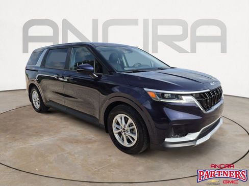 Used 2023 Kia Carnival LX FWD image 1