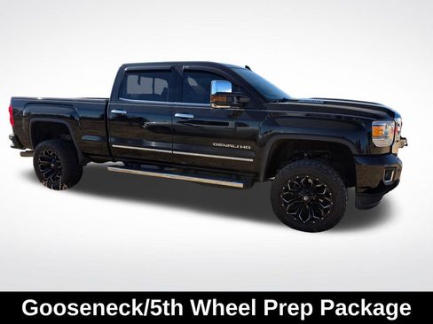 Used 2017 GMC Sierra 2500 Denali w/ Duramax Plus Package image 8