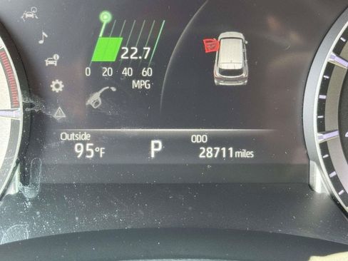 Used 2024 Toyota Highlander XSE FWD image 14