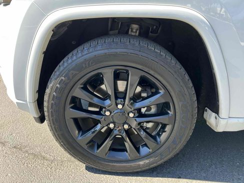 Used 2021 Jeep Grand Cherokee Laredo X image 72