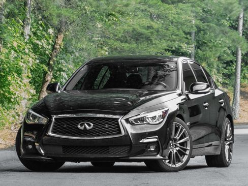 Used 2018 INFINITI Q50 Red Sport 400 w/ Sensory Package (Sport) image 2