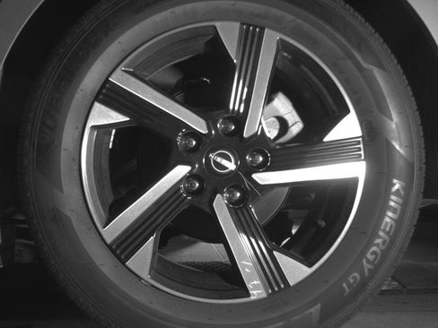 Used 2025 Nissan Sentra SV FWD image 14