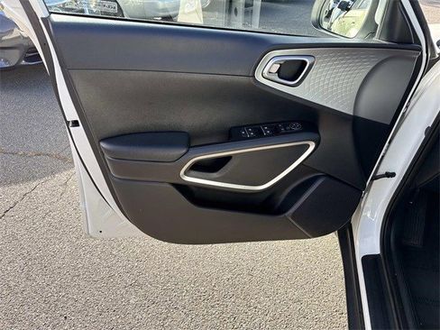 Certified 2023 Kia Soul LX w/ LX Technology Package image 13
