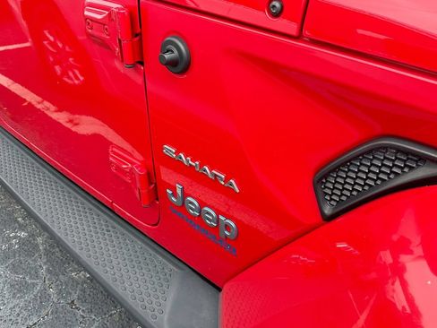 Used 2022 Jeep Wrangler Unlimited Sahara AWD/4WD image 5