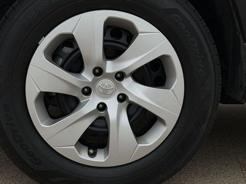 Used 2024 Toyota RAV4 LE AWD/4WD image 10
