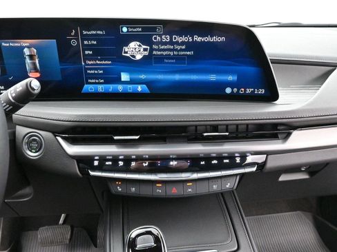 Used 2025 Cadillac XT4 Premium Luxury image 21