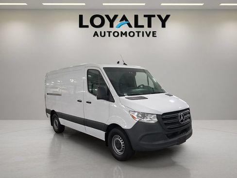Used 2024 Mercedes-Benz Sprinter 2500 image 8