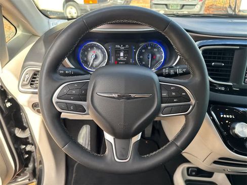 Used 2023 Chrysler Voyager LX image 22