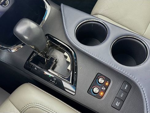 Used 2013 Toyota Avalon Limited image 20