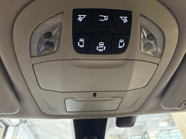 Used 2020 Chrysler Pacifica Touring-L FWD image 26